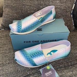 Women’s Mermaid Toms size 8.5